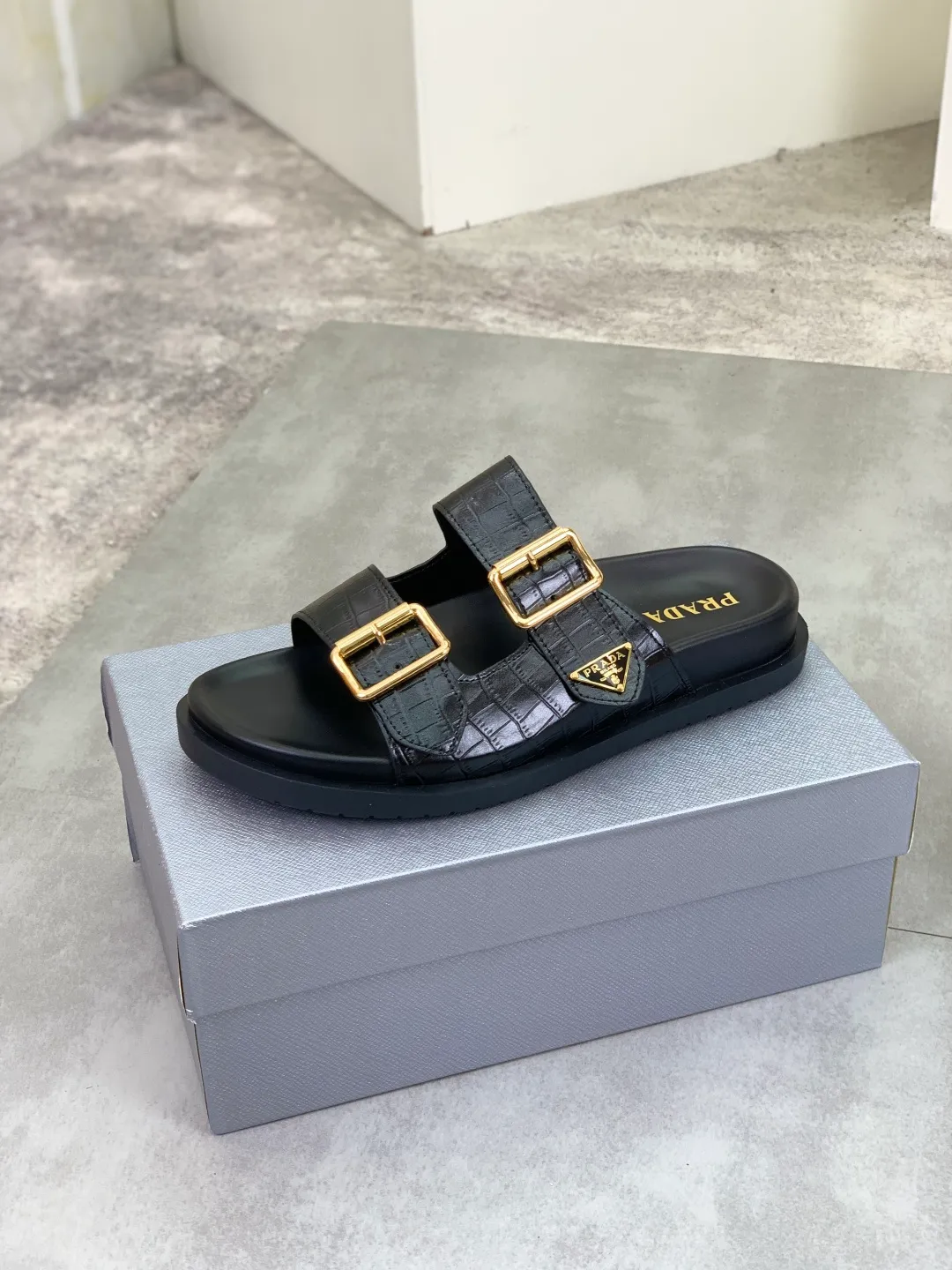 Men's shoes 💰P340💰【New style】🎁🎁🎁 PRADA Prada's new casual slippers, original official website, perfect workmanship, transmitting a kind of noble luxury, sublimating its definition of luxury in Prada's high-end extraordinary craftsmanship. Original combination outsole, code number: 38-44 (45 customized) Multiple colors 🉑️ to choose from